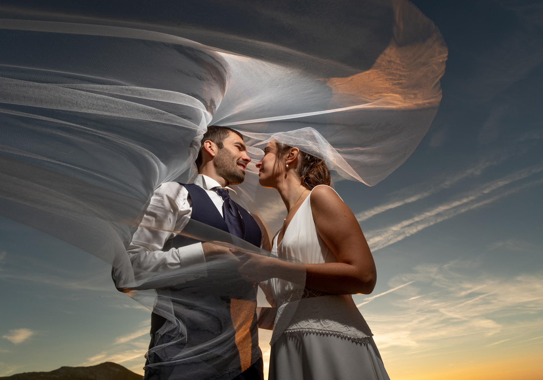 Le voile de la mariée m'inspire souvent pour la réalisation des photos de couple, notamment quand il y à du vent en montagne du coté de la foret d'Iraty en Soule. 
